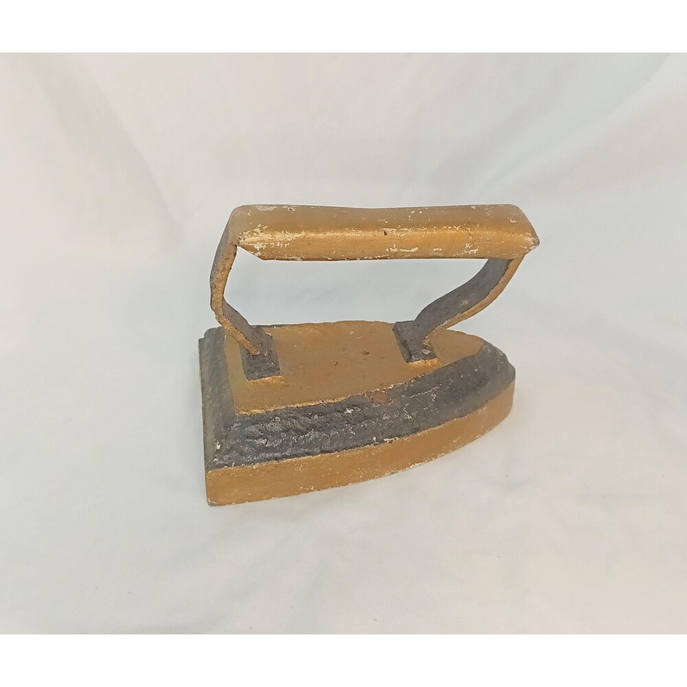 Antique Painted Sad Iron with Handle 5 1/2 lbs